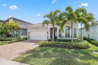 10466 Northbrook Cir in Palm Beach Gardens, FL - Building Photo - Building Photo