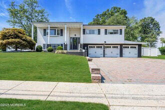 10 Linda Cir in Matawan, NJ - Building Photo - Building Photo