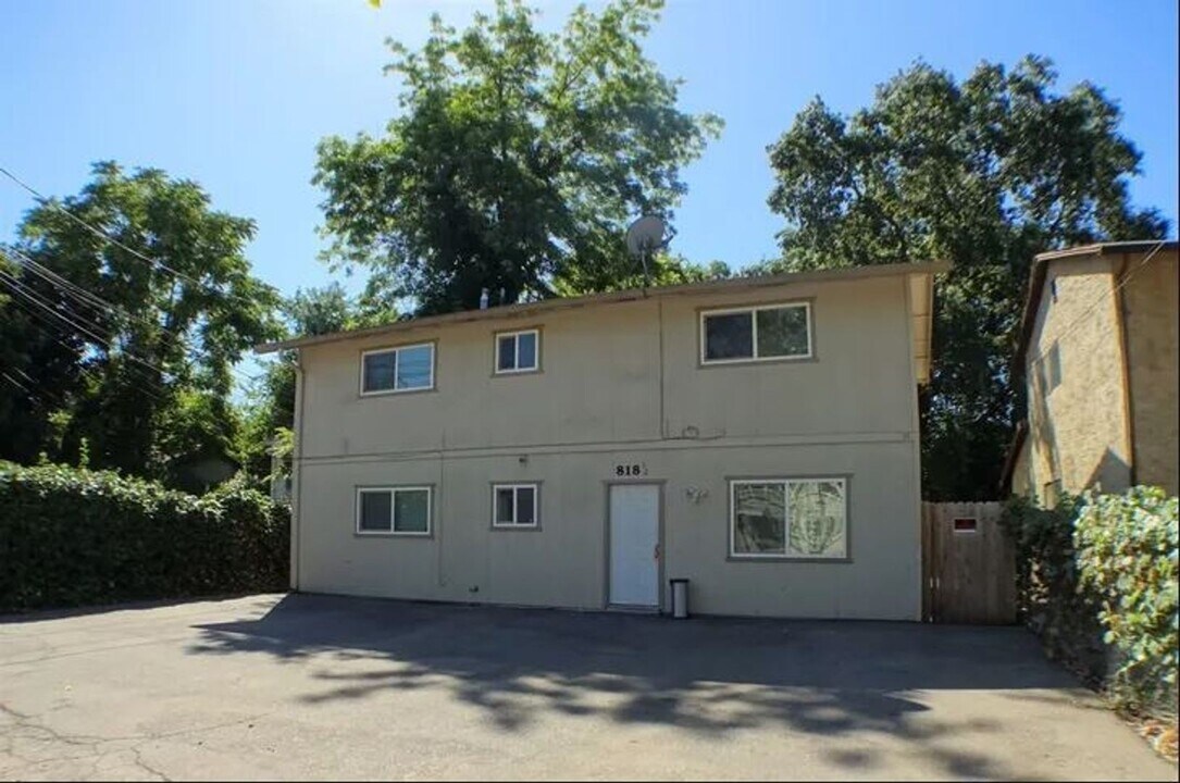 818 W 1st St in Chico, CA - Building Photo