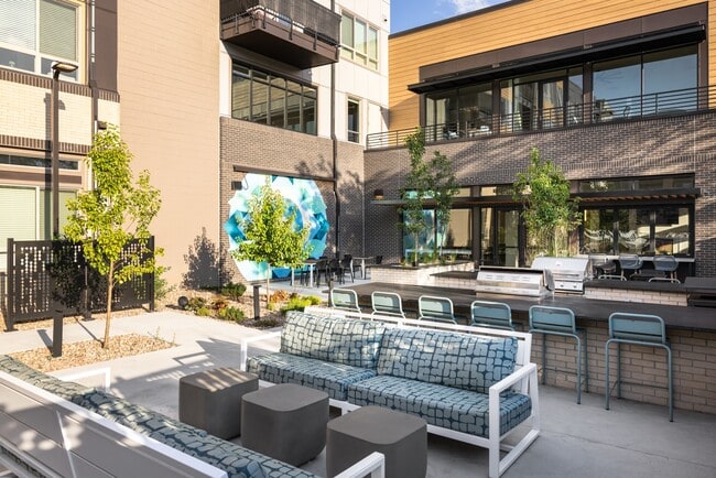 Caroline Ralston Creek in Arvada, CO - Foto de edificio - Building Photo