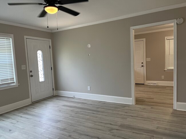 2730 Eastway Dr in Charlotte, NC - Building Photo - Building Photo