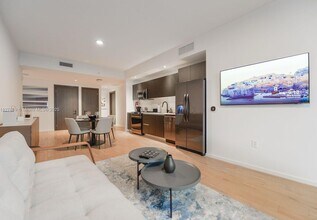 398 NE 5th St, Unit 2718 in Miami, FL - Building Photo - Building Photo