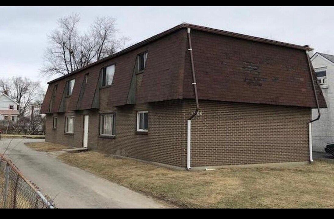 1900 Agler Rd in Columbus, OH - Building Photo