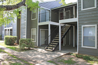 Salem Creek Apartment Homes in San Antonio, TX - Foto de edificio - Building Photo