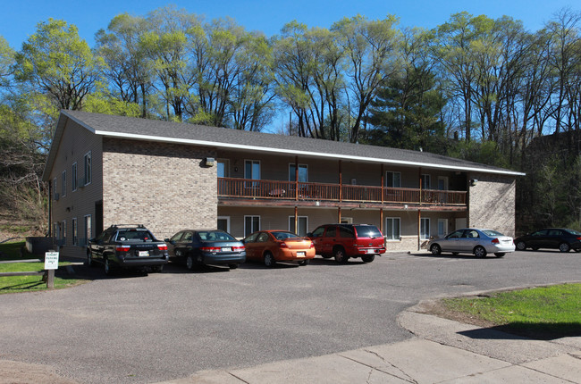 Valley Park Court Apartments in Eau Claire, WI - Building Photo - Building Photo