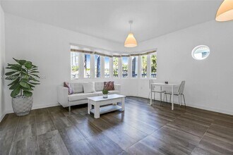 557 Michigan Ave in Miami Beach, FL - Building Photo - Building Photo