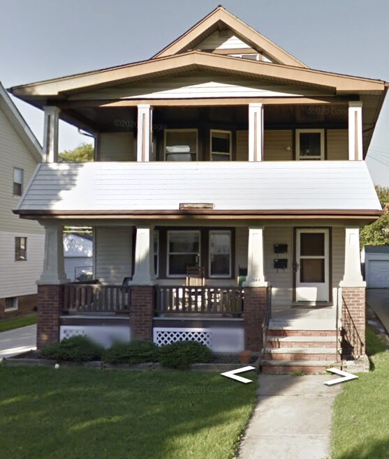 2042 Richland Ave, Unit 1 in Lakewood, OH - Building Photo