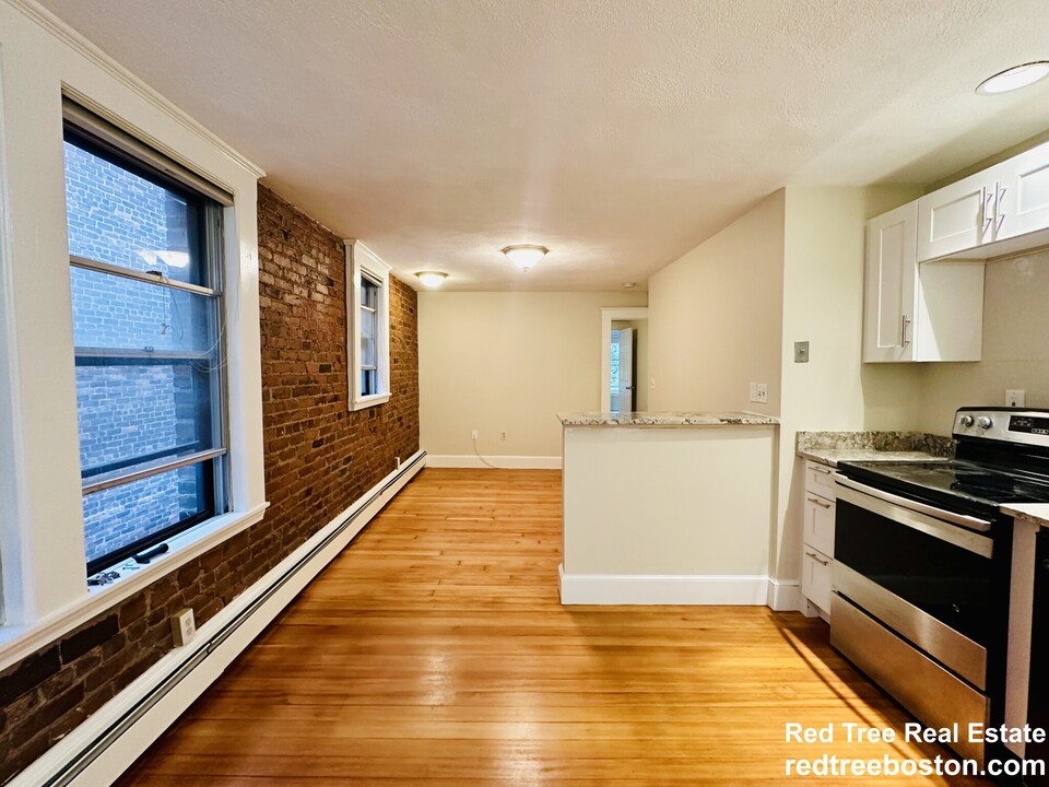 39 South St, Unit 4 in Boston, MA - Building Photo