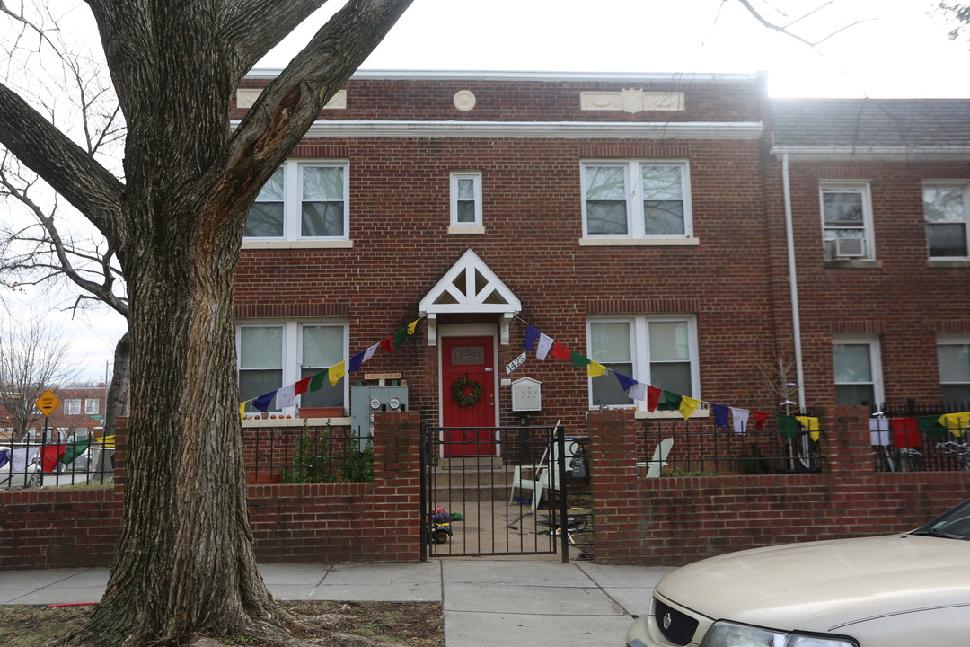 1425 Staples St NE in Washington, DC - Building Photo