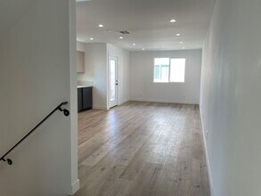 1529 Winona Blvd in Los Angeles, CA - Building Photo - Building Photo