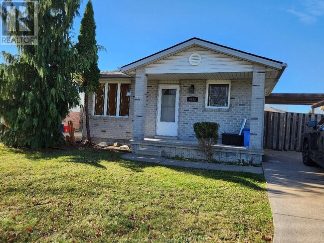 4061 Maple Leaf Crescent