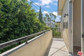10657 Holman Ave in Los Angeles, CA - Building Photo - Building Photo