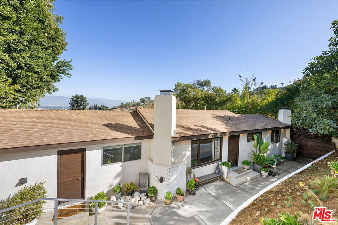 11503 Laurelcrest Dr in Los Angeles, CA - Building Photo