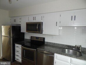 801 Stony Creek Ct in Lansdale, PA - Foto de edificio - Building Photo
