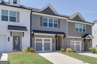 5132 Fox Den Rd in Oakwood, GA - Building Photo - Building Photo