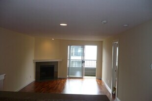 742 Kirkland Cir, Unit E306 in Kirkland, WA - Building Photo