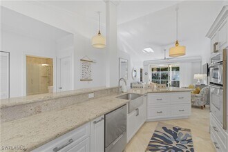 326 Bradstrom Cir in Naples, FL - Building Photo - Building Photo