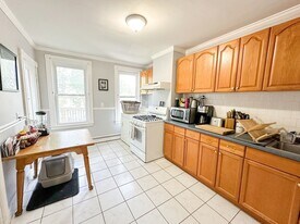 885 E 4th St, Unit 3 in Boston, MA - Building Photo