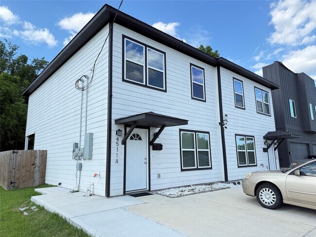 4511 Reed Rd in Houston, TX - Building Photo - Building Photo