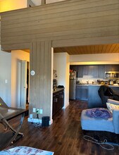 2131 N Summit Ave, Unit 307 in Milwaukee, WI - Foto de edificio - Building Photo