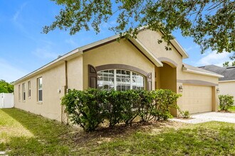 2725 Eagle Glen Cir in Kissimmee, FL - Building Photo - Building Photo