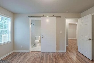 3140 Delowe Dr in East Point, GA - Building Photo - Building Photo