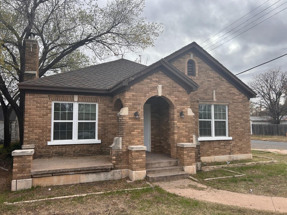 1925 26th St in Lubbock, TX - Building Photo