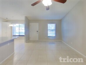 12318 Cloverstone Dr in Tampa, FL - Building Photo - Building Photo