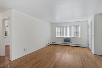1131A Valley Rd in Wayne, NJ - Building Photo - Building Photo