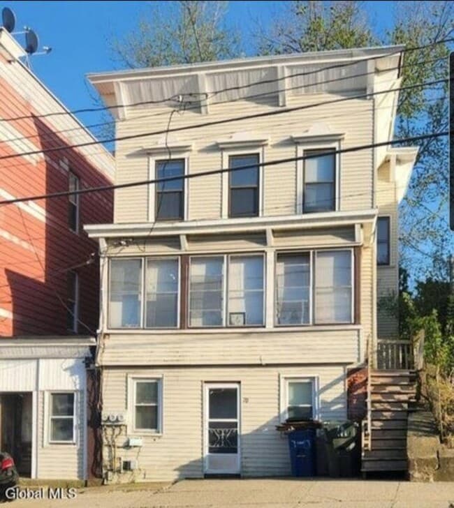 property at 70 Vliet St