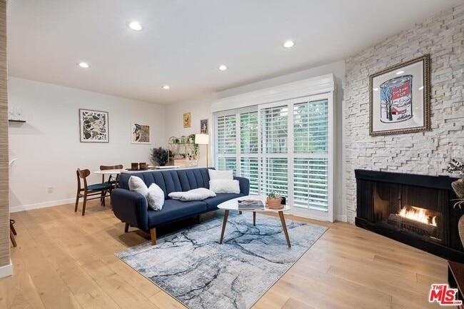 141 S Clark Dr in Los Angeles, CA - Building Photo - Building Photo