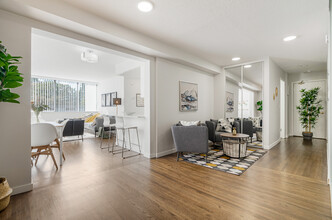 1750 Davie St in Vancouver, BC - Building Photo - Building Photo