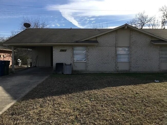 1902 Frances Dr