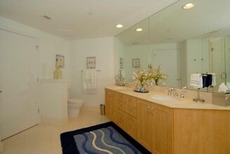 2821 N Ocean Blvd in Fort Lauderdale, FL - Foto de edificio - Building Photo