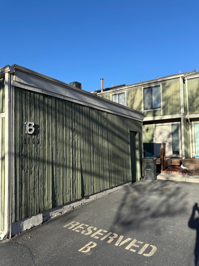 4169 S Village Ln, Unit B in Taylorsville, UT - Foto de edificio - Building Photo