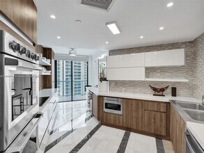 4000 Island Blvd, Unit 2006 in Aventura, FL - Building Photo - Building Photo