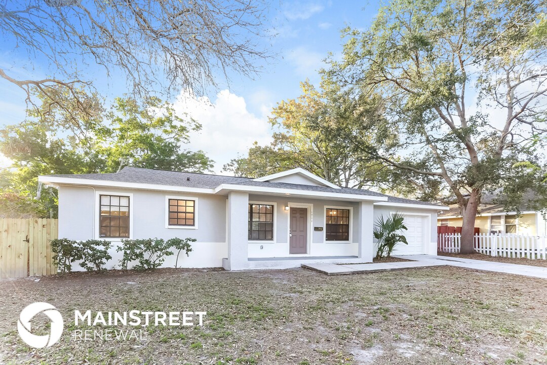 1711 42nd St S in St. Petersburg, FL - Building Photo