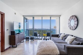 601 NE 36th St, Unit 2908 in Miami, FL - Building Photo - Building Photo