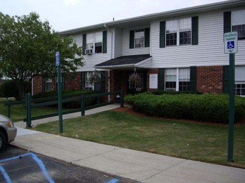 Woodsview Manor Apartments in Standish, MI - Building Photo - Building Photo