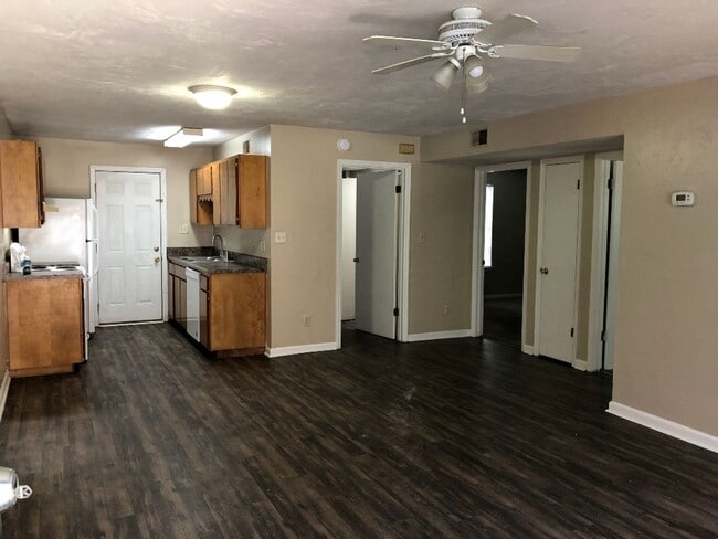704 Pointe Ct in Tallahassee, FL - Building Photo - Building Photo