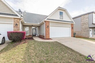 206 Beau Claire Cir in Byron, GA - Building Photo - Building Photo