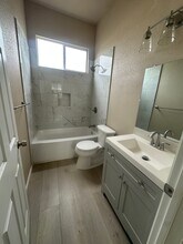 4228 76th St in Sacramento, CA - Foto de edificio - Building Photo