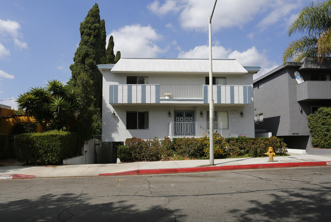 1231 N Ogden Dr in Los Angeles, CA - Building Photo - Building Photo