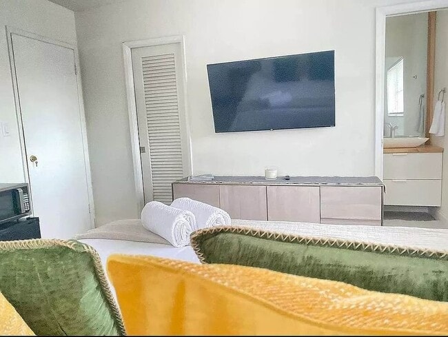 1523 NE 51st St in Fort Lauderdale, FL - Foto de edificio - Building Photo