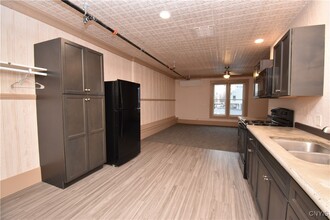 152 Court St in Watertown, NY - Building Photo - Building Photo