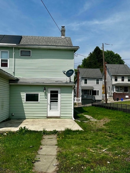 320 North St in Jim Thorpe, PA - Foto de edificio - Building Photo