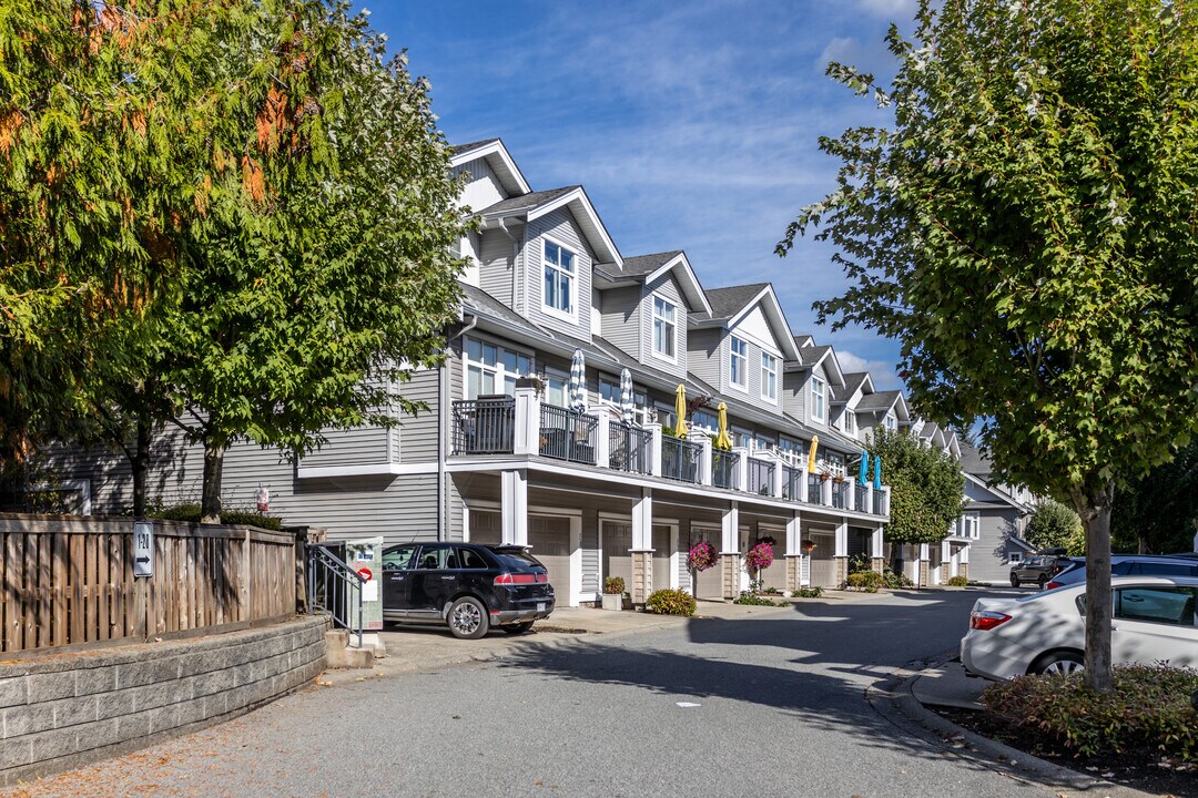 20449 66 Av in Langley, BC - Building Photo