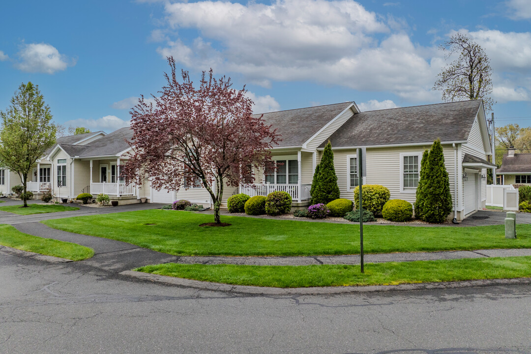 Paradise Creek Condominiums in Ludlow, MA - Building Photo