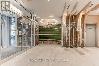 21 Carlton St. in Toronto, ON - Building Photo - Building Photo