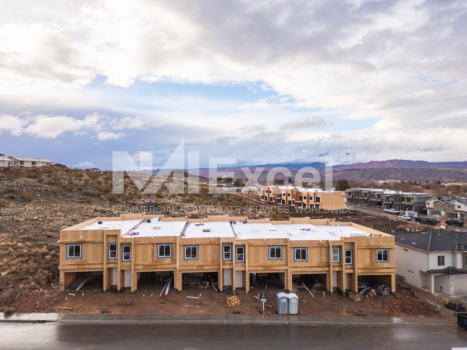 1930 W 250 S in Hurricane, UT - Building Photo